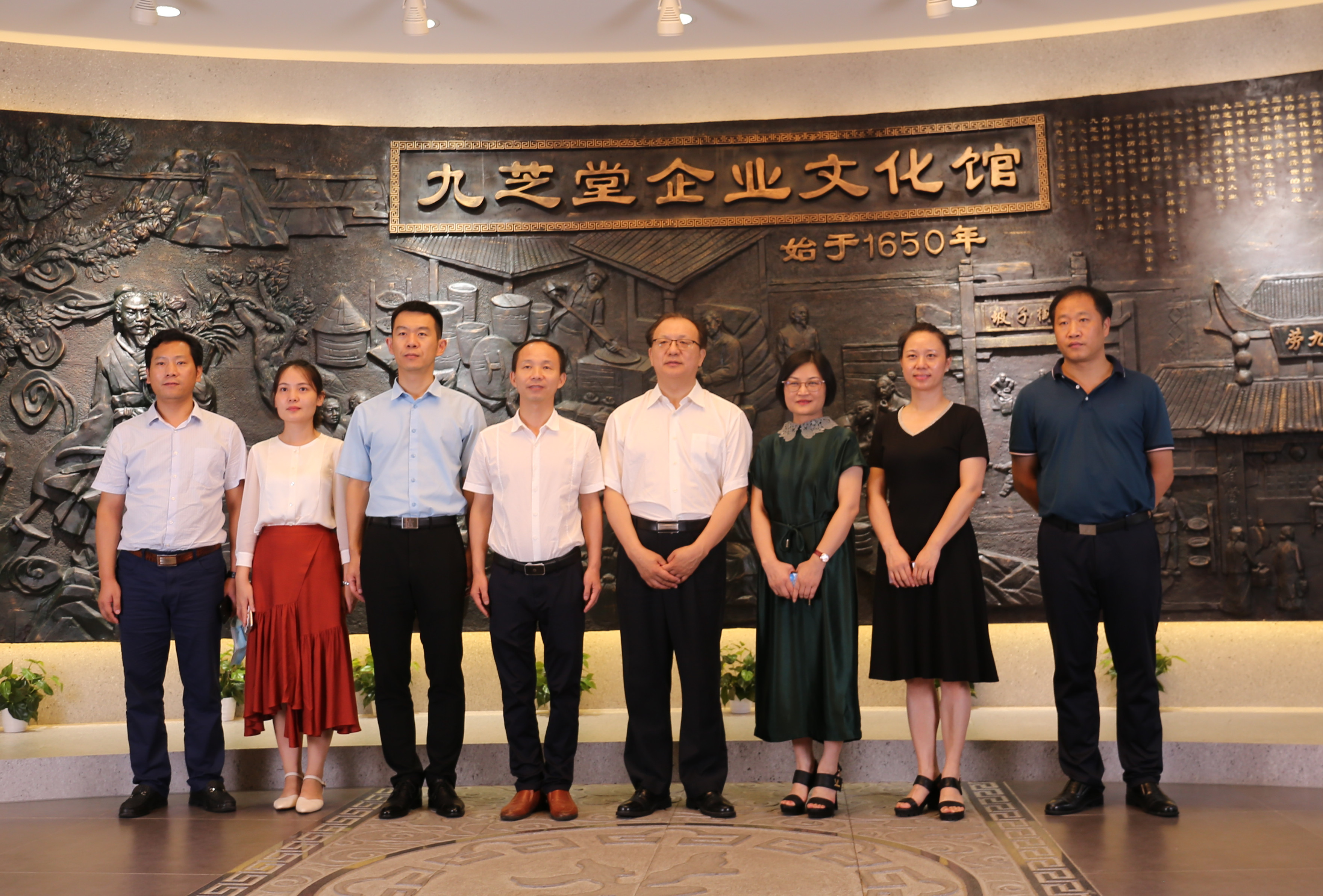 湖南中医药大学党委书记秦裕辉率智库研究课题小组莅临冰球突破880爆分视频调研