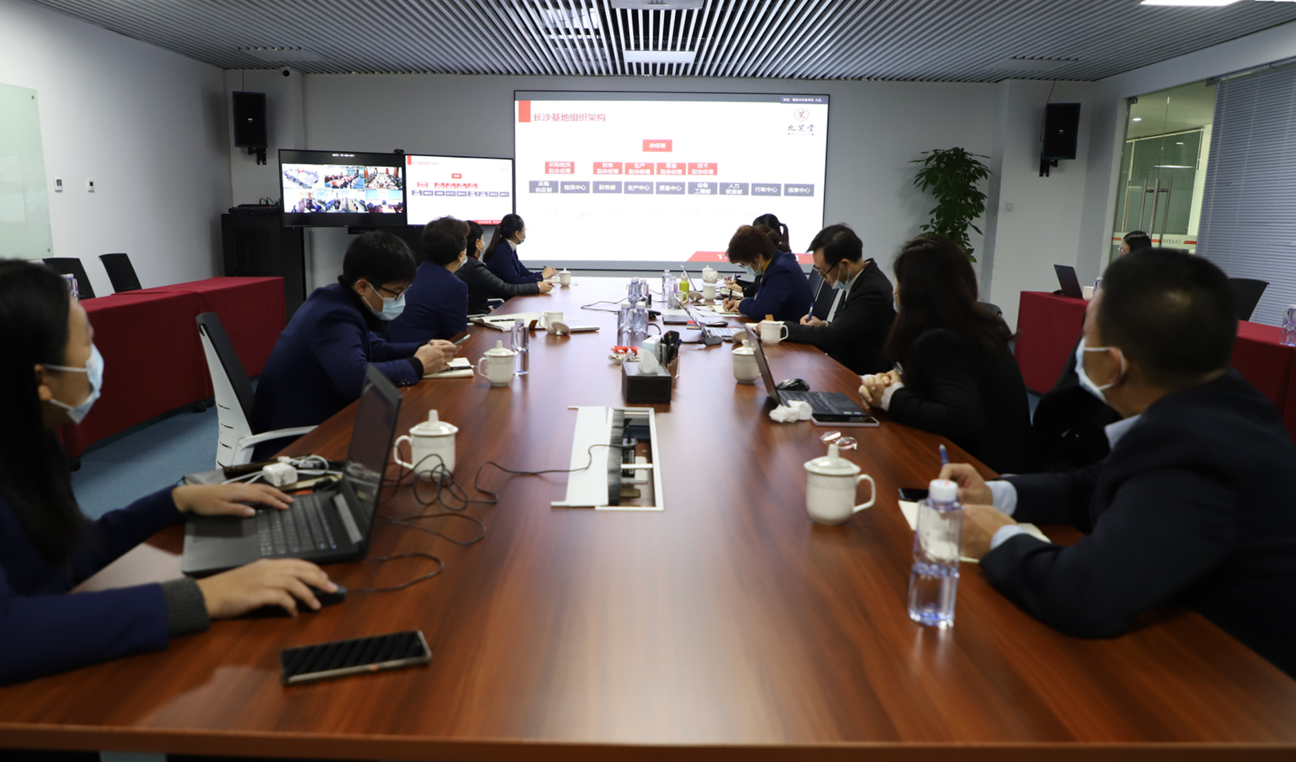 协同赋能 助力经营 资源共享 聚焦重点 ——冰球突破880爆分视频集团召开人力资源工作会议