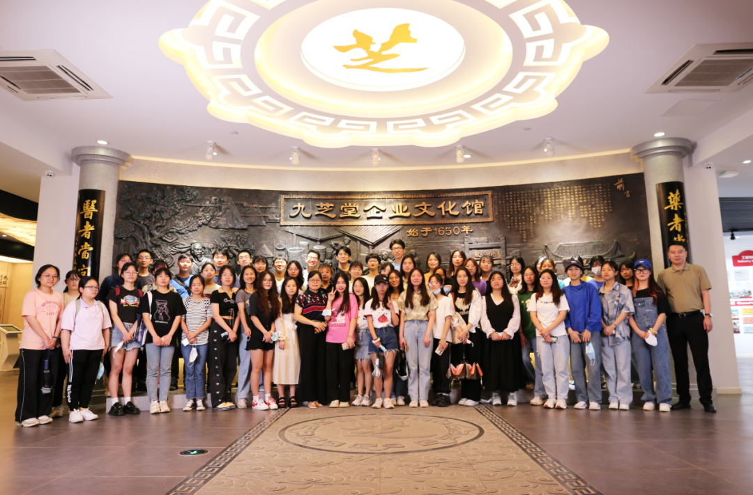 传承中医药国粹 湖南中医药大学在冰球突破880爆分视频健康大楼开展中药技能实训社会实践