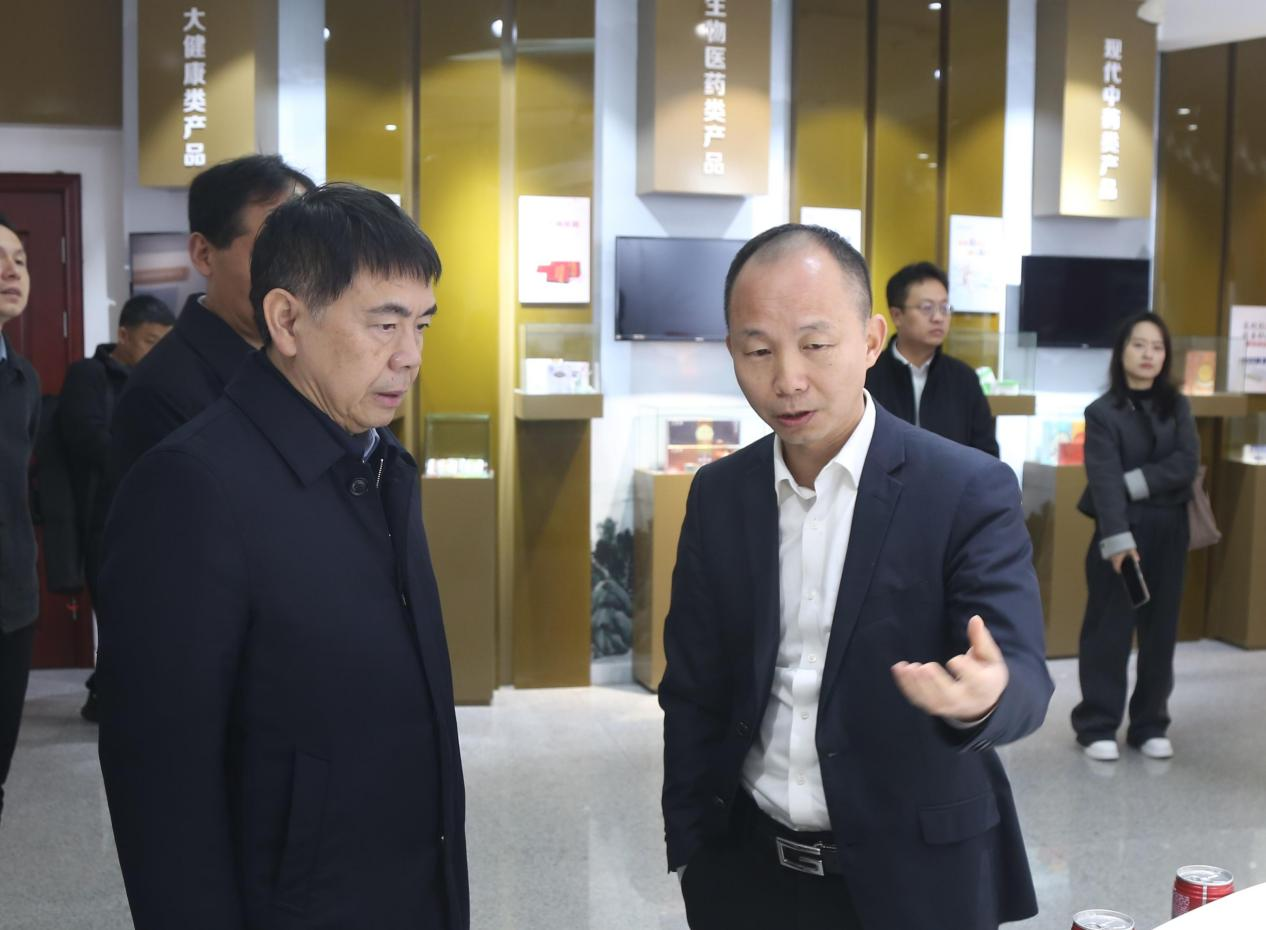 湖南省副省长蒋涤非调研冰球突破880爆分视频 | 围绕产业链部署创新链 推动全过程加速和全链条赋能